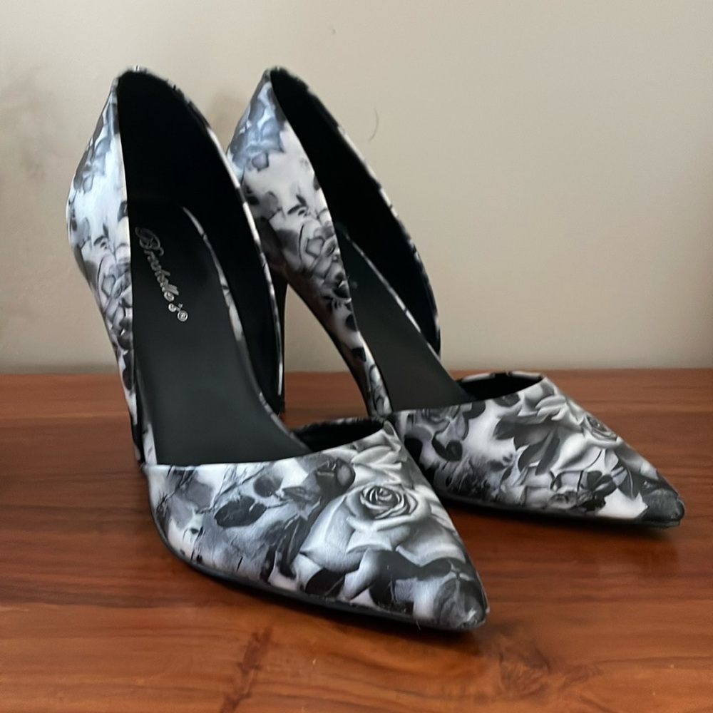 Beautiful roses floral stiletto pumps pointy heels 9
